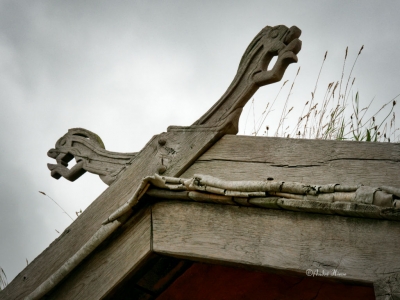 Dachsparren mit Symbolen der Wikinger
